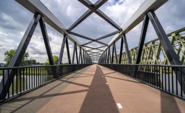 Ride over the De Massover cycle path bridge, over the Meuse south of Nijmegen, near Cuijk, part of