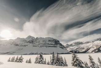 Winter road trip on the Icefields Parkway with lots of snow and ice, Banff National Park, Jasper