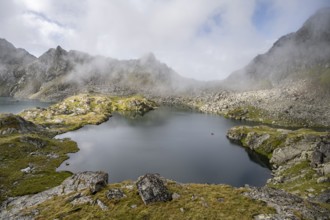 Mountain lakes Wangenitzsee and Kreuzsee, cloudy mountain peaks in the morning, Schober group, Hohe