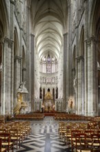 Interior view, nave, pulpit with angel, choir, Cathédrale Notre-Dame d'Amiens, Amiens, Somme,