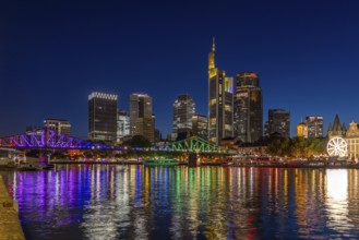 Frankfurt sets an example: The Eiserner Steg will shine in rainbow colours for Christopher Street