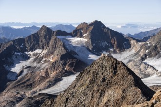 Summit of the Becher with Becherhaus, picturesque high mountain landscape, view of the