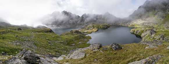 Mountain lakes Wangenitzsee and Kreuzsee, cloudy mountain peaks in the morning, Schober group, Hohe