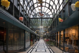 Calwer Passage, shopping arcade, shopping centre, roofed, mixed light, Stuttgart,