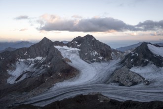 High mountain landscape at sunset, glacier and rocky mountain peaks, view of the Königshofspitz
