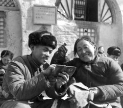 Two Chinese reading the Mao Bible, Yannan 28 August 1967