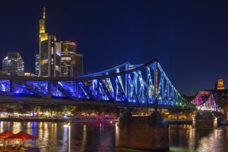 Frankfurt sets an example: The Eiserner Steg will shine in rainbow colours for Christopher Street