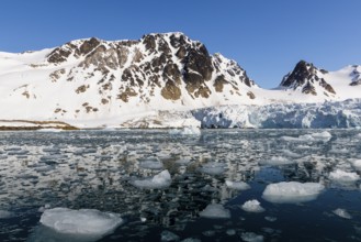Glacier tongue, ice in front of break-off edge, sea, Fugelfjorden, Spitsbergen, Svalbard