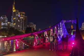 Frankfurt sets an example: The Eiserner Steg will shine in rainbow colours for Christopher Street