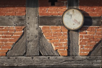 An old target hangs on the outside wall of a farmhouse, half-timbered, historical, Böhme,