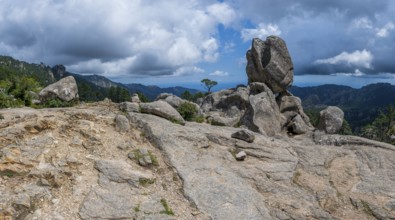 Hiking trail to the Cascade de Piscia di Gallo waterfall, Piscia di Ghjaddu, Alta Rocca, Corsica,