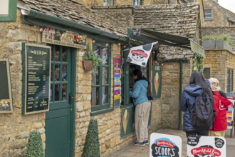 Kiosk, people, Bourton-on-the-Water, The Cotswolds, Gloucestershire, England, Great Britain