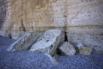 Close-up, rocks, pebble beach, Étretat, sea, cliff, cliffs, chalk cliffs, alabaster coast, La Côte