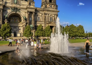 The pleasure garden with the fountain and the Berlin Cathedral, Berlin, Germany