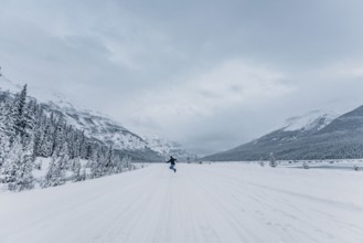 Winter road trip on the Icefields Parkway with lots of snow and ice, Banff National Park, Jasper