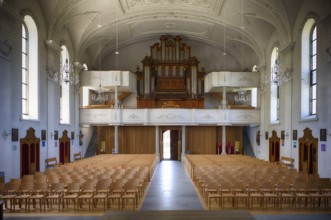 Innenaufnahme, Langhaus, Orgel der 2025 renovierten Pfarrkirche St. Stephan, Kirche St. Stefan,