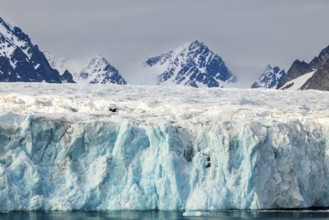 Glacier tongue, ice, ridge in front of mountain range, snow, sea, Lillienhöökbreen, Spitsbergen,