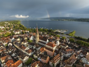 Luftbild von der Stadt Radolfzell am Bodensee mit der historischen Altstadt und dem Radolfzeller