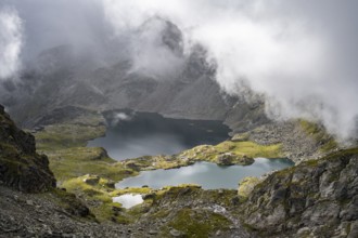 Mountain lakes Wangenitzsee and Kreuzsee, cloudy mountain peaks in the morning, Schober group, Hohe