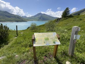 In the foreground information board with explanations about Jardin Alpin, in the background Lac du