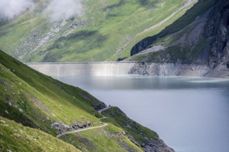 Hiking trail at the Lac des Dix reservoir with Grande-Dixence dam, Valais Alps, Valais, Switzerland