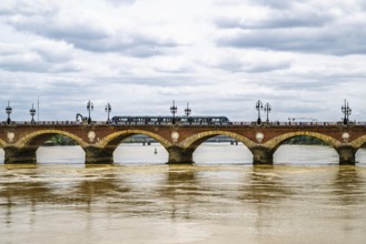 Bridge Pont de Pierre, Bordeaux, Gironde, Nouvelle-Aquitaine, France