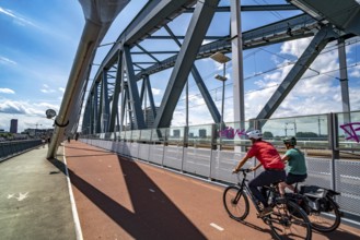 Cycle and pedestrian bridge Snelbinder Brug, over the river Waal near Nijmegen, was added to the
