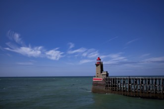 Sea, lighthouse Feu de la jetée Sud, lighthouse, red, harbour entrance, pier, Fécamp, Normandy,