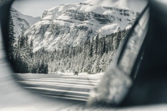 Winter road trip on the Icefields Parkway with lots of snow and ice, Banff National Park, Jasper
