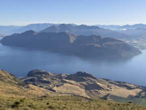 Hiking trail to Roys Peak Lookout, Lake Wanaka, Wanaka, South Island, New Zealand, Oceania