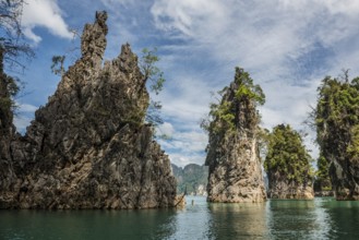 Lake with jungle and rainforest and steep mountains, Cheow Lan Lake, Khao Sok National Park, Phang