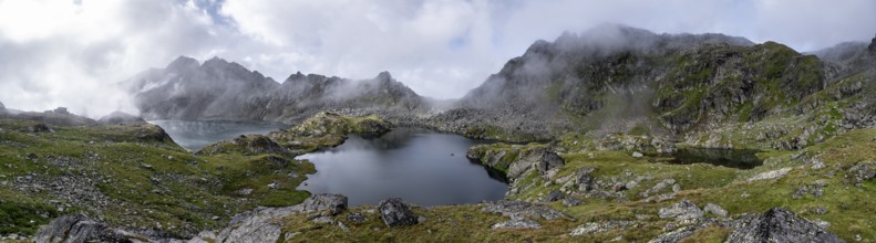 Mountain lakes Wangenitzsee and Kreuzsee, cloudy mountain peaks in the morning, Schober group, Hohe
