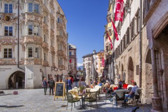Street café in front of the historic Helblinghaus on Herzog-Friedrich-Strasse in the historic city
