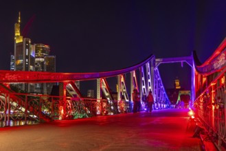 Frankfurt sets an example: The Eiserner Steg will shine in rainbow colours for Christopher Street