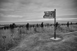 Installation, sign Omaha Beach, Standing with Giants, honours the victims of the fallen British