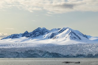 Glacier tongue, ice, mountain range, sea, Lillienhöökbreen, Spitsbergen, Svalbard