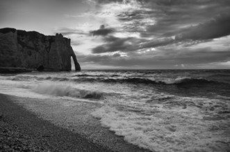 Surf in front of rock arch Falaise or Porte d'Aval, Étretat, sea, clouds, steep coast, cliffs,