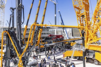 LG 1800-1.0 lattice boom crane with a maximum lifting height of 204 metres for wind turbines. BAUMA