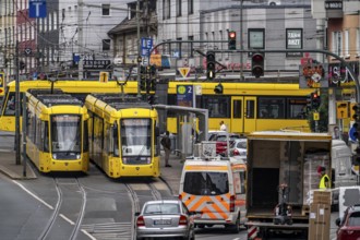 Ruhrbahn tram, on Altendorfer Straße, intersection Helenenstraße, in Essen, rush hour, traffic,