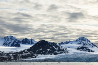 Glacier tongue, ice, mountain range, sea, Lillienhöökbreen, Spitsbergen, Svalbard