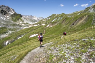 Mountaineers on a hiking trail, Lasörling Höhenweg, Lasörling Group, Hohe Tauern National Park,