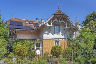 Interesting roof truss of a villa from around 1900, tiled roof with solar panels and a somewhat