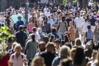 In the sunshine, many people stroll through Stuttgart's Königstraße pedestrian zone. Stuttgart,