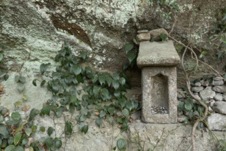Small stone house for offerings with yen coins on the Shariki-michi Trail to Mount Nokogiri, Mount