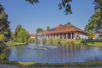 Spa hotel am Park and Oberer Grabenweiher with fountain, Isny, Swabia, Baden-WÃ¼rttemberg, Germany