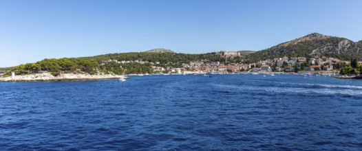 View from the sea to the harbour and the town of Hvar, panoramic view, island of Hvar, Dalmatia,
