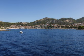View from the sea to the harbour and the town of Hvar, panoramic view, island of Hvar, Dalmatia,
