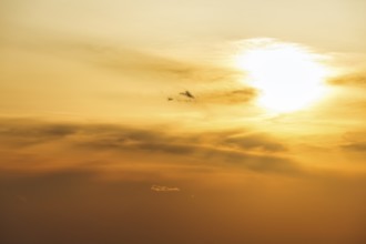 Evening sun behind cirrus, golden evening sky, full-frame, Oia, Thira, Santorini, Cyclades, Greece