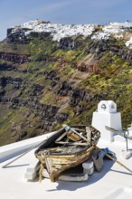 Rowing boat, wreck, decoration on a house roof, steep coast, edge of the caldera, Firostefani,