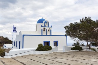 Orthodox chapel Mikros Profitis Ilias with blue dome, hiking trail from Fira to Oia, Thira,